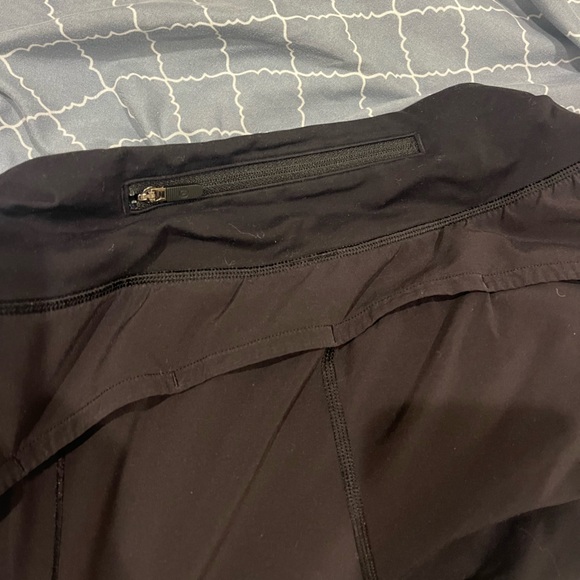 Lululemon Speed Up Short Low Rise - 2.5 inch, Size 8 - Picture 2 of 3